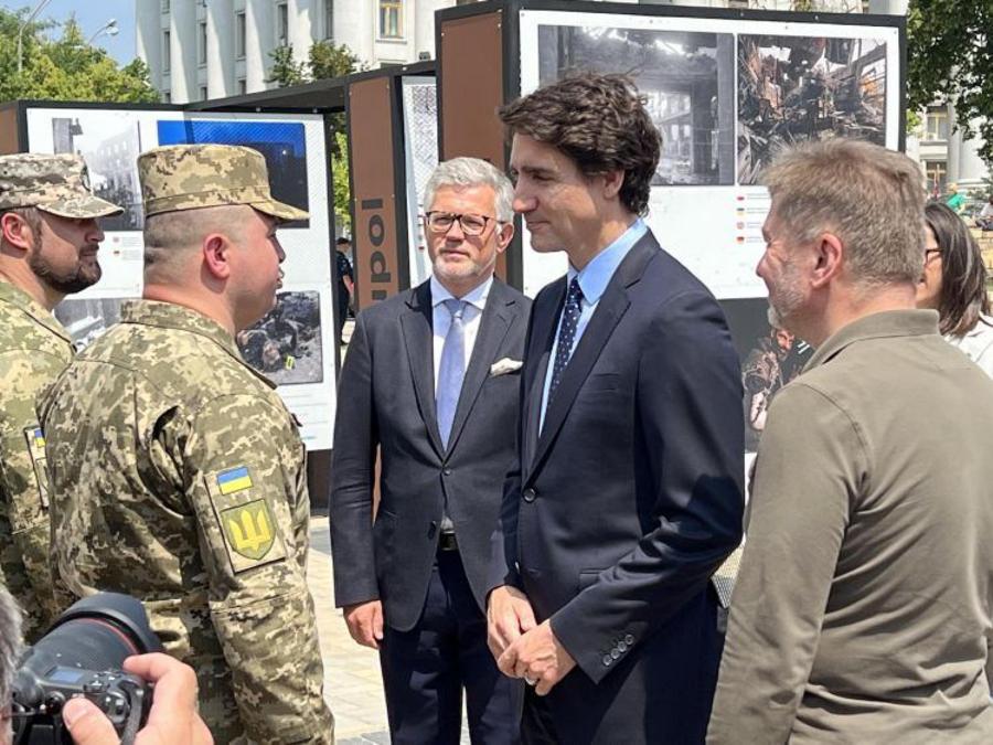 Il primo ministro canadese Justin Trudeau ha fatto oggi una visita a sorpresa a Kiev (Ansa)
