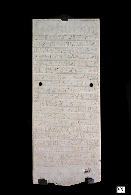 Stele egizia dal tempio di Iside a Pompei, con riferimenti alle imprese macedoni. Fine del IV - inizi del III sec. a.C. Napoli, Museo Archeologico Nazionale Courtesy Italian Ministry of Culture (MiC), Archivio fotografico MANN. Ph Giorgio Albano 