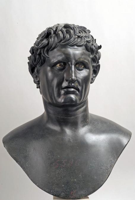 Busto di Seleuco I di Siria, da Ercolano, Villa dei Papiri. I sec. a.C. Napoli, Museo Archeologico Nazionale Courtesy Italian Ministry of Culture (MiC), Archivio fotografico MANN. Ph. Luigi Spina 