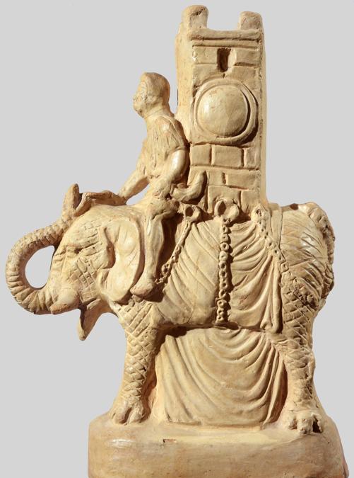 Vaso a forma di elefante in assetto da  combattimento.I sec. d.C.Napoli, Museo Archeologico Nazionale Courtesy Italian Ministry of Culture (MiC), Archivio fotografico MANN. Ph. Giorgio Albano 