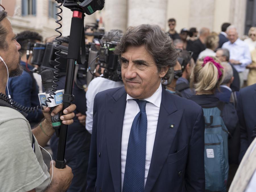 Per Urbano Cairo, che ha voluto Purgatori a La7, la sua eredità è “aver insegnato ai giornalisti a non fermarsi mai davanti ad apparenti verità, ad andare sempre avanti, a fare vero giornalismo d'inchiesta, senza cercare scorciatoie ma con una grande verifica delle fonti”. (Imagoeconomica)