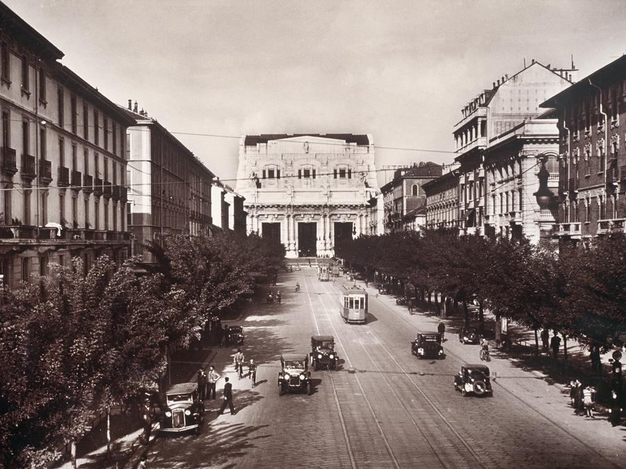 Via Vittor Pisani nel 1938 (Fototeca Gilardi/Getty Images)