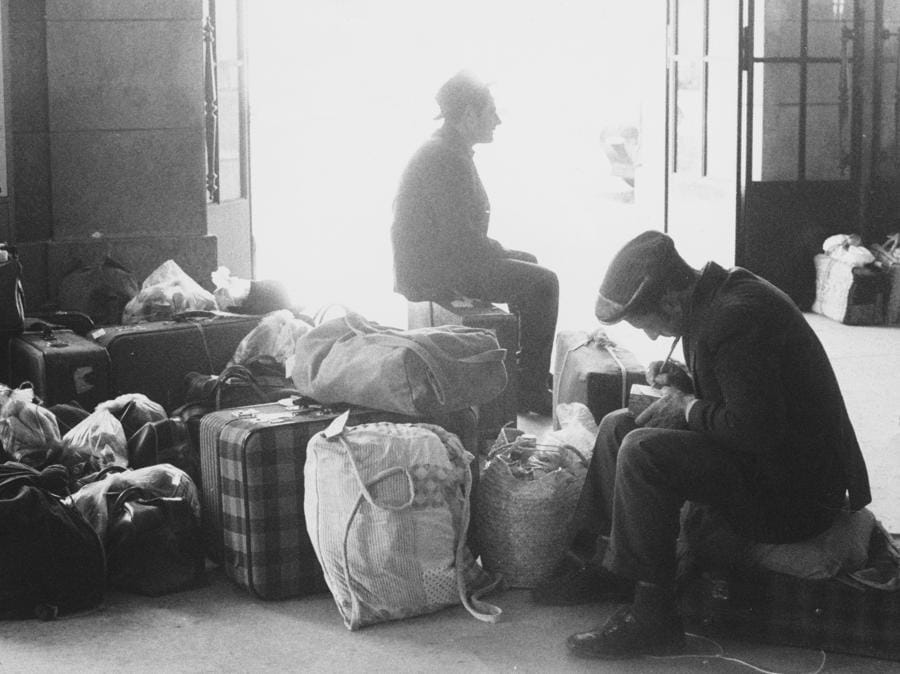 La Stazione Centrale di Milano negli anni 60 (Universal Archive/Universal Images Group via Getty Images)