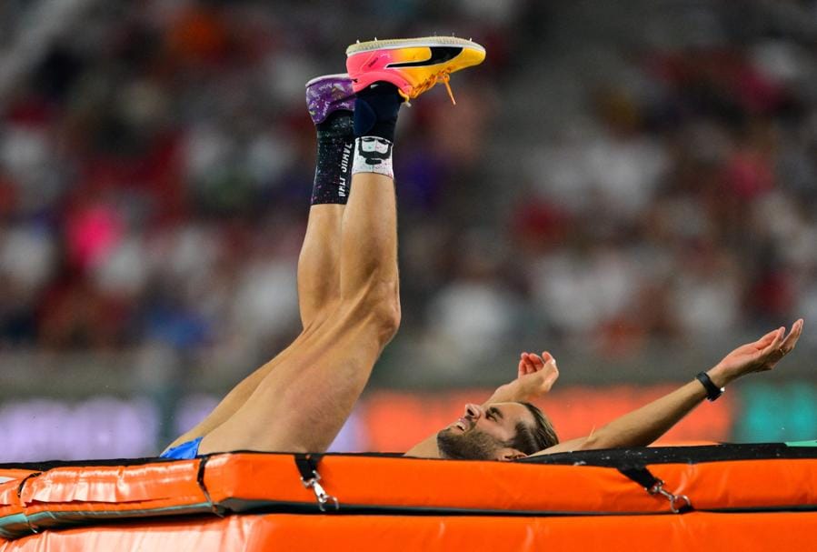 Gianmarco Tamberi al termine del salto. (Photo by Andrej Isakovic / Afp)