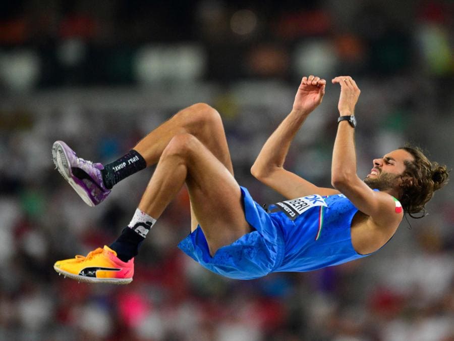 Gianmarco Tamberi al termine del salto. (Photo by Andrej Isakovic / Afp)