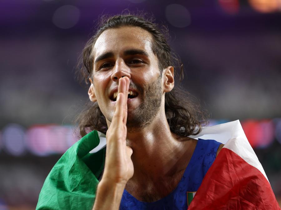 Gianmarco Tamberi festeggia dopo la vittoria. (Epa/Anna Szilagyi)