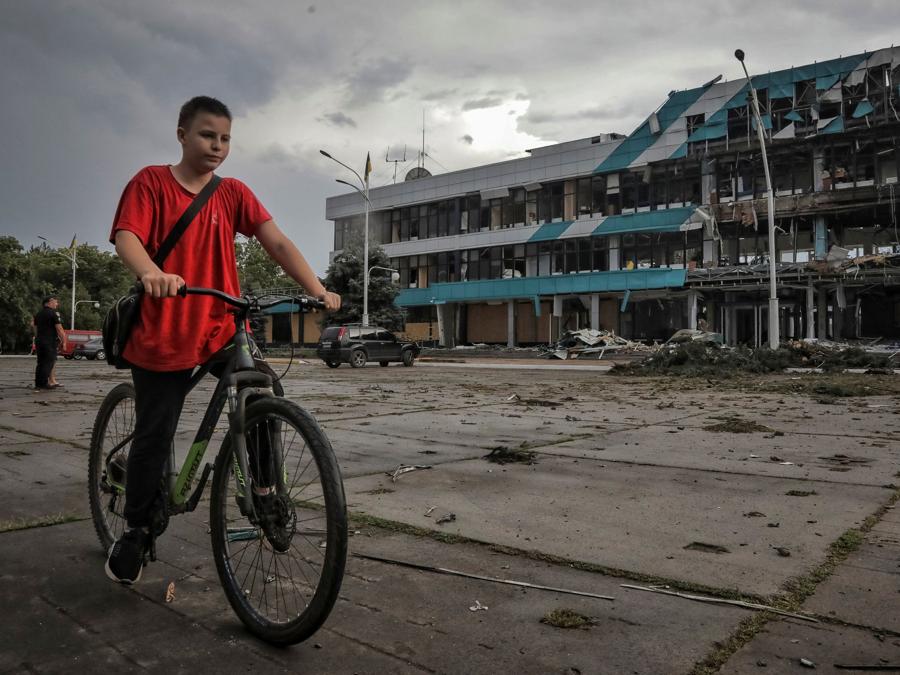 Un edificio della stazione marittima distrutto durante un attacco di droni russi a Izmail, nella regione di Odessa, Ucrain. REUTERS/Nina Liashenko