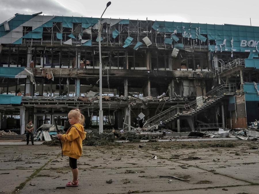 AUn edificio della stazione marittima distrutto durante un attacco di droni russi a Izmail, nella regione di Odessa, Ucrain. REUTERS/Nina Liashenko