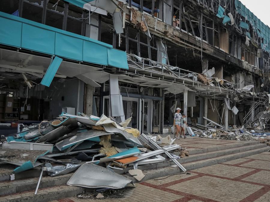 Un edificio della stazione marittima distrutto durante un attacco di droni russi a Izmail, nella regione di Odessa, Ucrain. REUTERS/Nina Liashenko