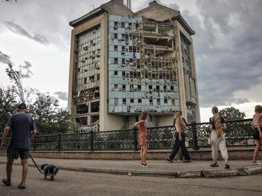 Un edificio della compagnia di navigazione del Danubio del Mar Nero distrutto durante un attacco di droni russi a Izmail, nella regione di Odessa, Ucraina. REUTERS/Nina Liashenko