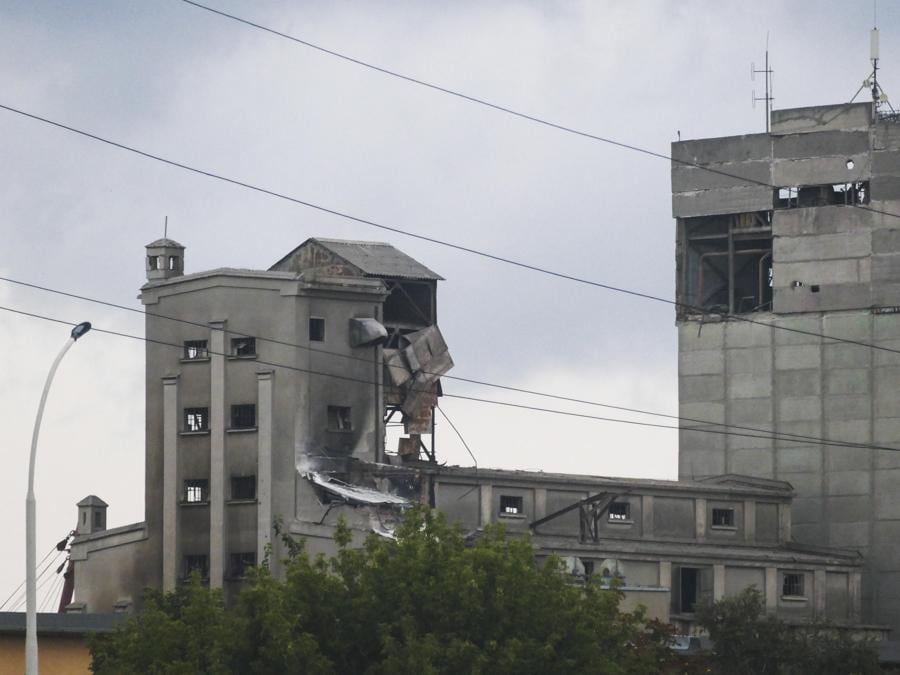 Un edificio portuale danneggiato in seguito a un attacco di droni nella città di Izmail, regione di Odessa, Ucraina meridionale. EPA/IGOR TKACHENKO