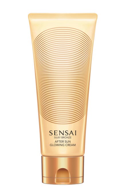 Sensai Silky Bronze Aftersun Glowing per un colorito dorato e luminoso, nella formula un complesso antiossidante per preservare la morbidezza e l'elasticità della pelle