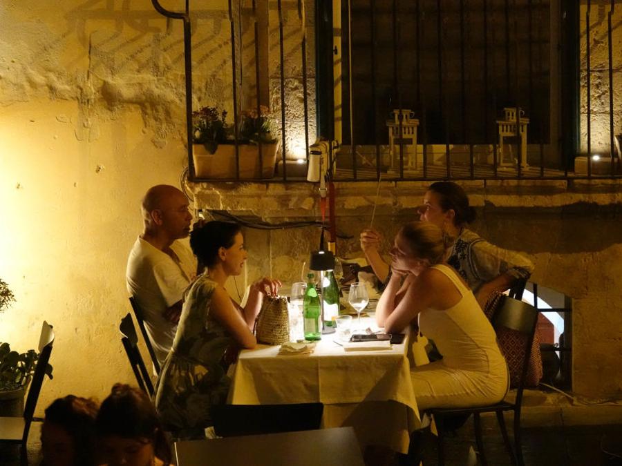 Dita Von Teese e Lea Seydoux a Noto in luglio. (Photo by Mega/GC Images)