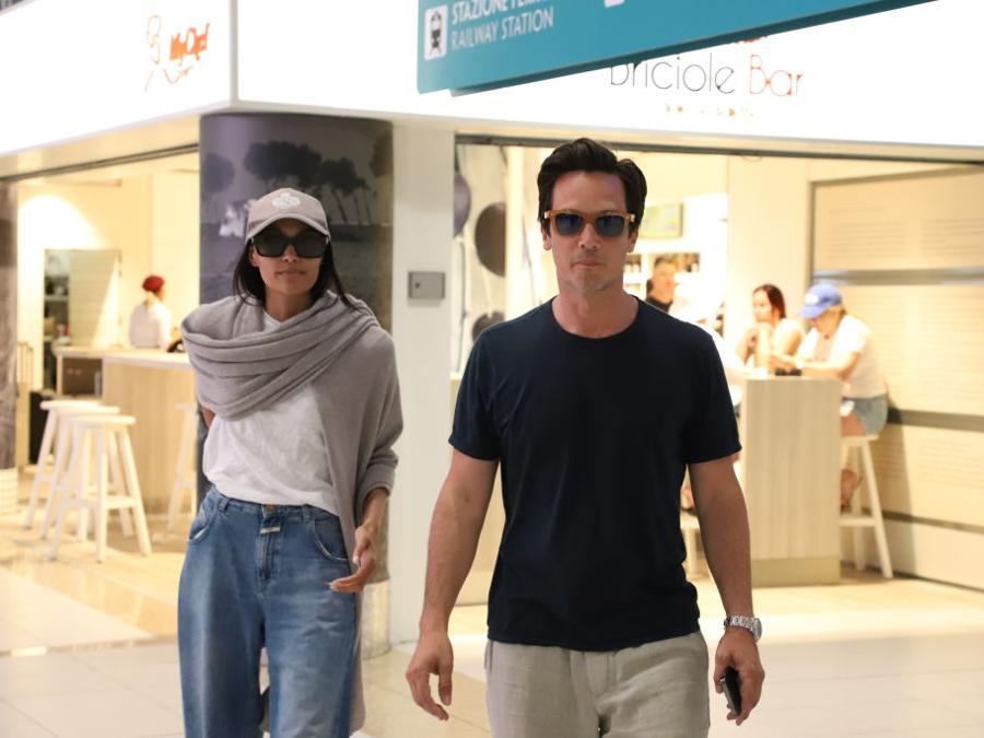 John Giordano e Pritika Swarup all’aeroporto di Bari il 7 luglio. (Photo by Donato Fasano/GC Images)