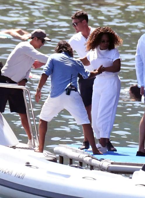 Oprah Winfrey arriva al ristorante Lo Scoglio a Nerano in luglio. (Photo by MEGA/GC Images)