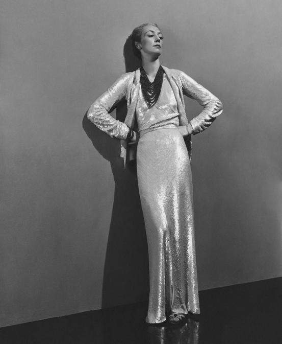 Roussy Sert in Chanel  in una foto pubblicata su Vige il 15 dicembre 1936 (Photograph by André Durst)