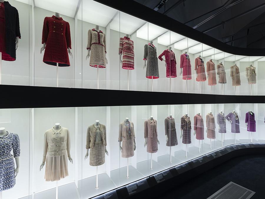 “Gabrielle Chanel. Fashion Manifesto” al Victoria and Albert Museum di Londra