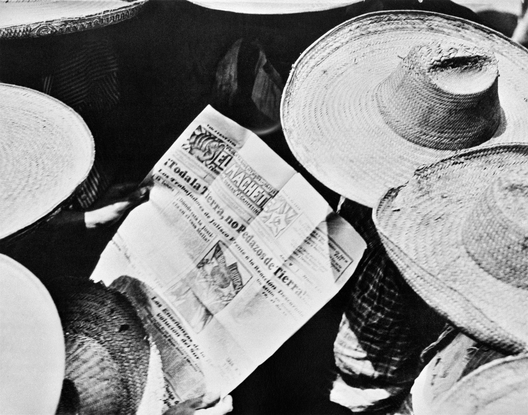 Tina Modotti, Campesinos che leggono El Machete, Messico 1929