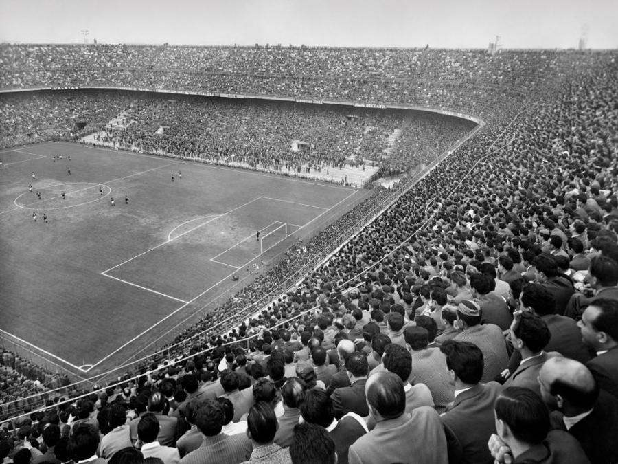1959 - Vista dello stadio durante il derby milan-inter.  (Photo by: Touring Club Italiano/Marka/Universal Images Group via Getty Images)