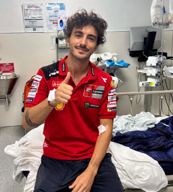 Francesco Bagnaia all'ospedale dopo la caduta nel corso del Gp Catalogna, a Barcellona, in una foto pubblicata sul suo profilo Instagram, 03 settembre 2023. INSTAGRAM/ FRANCESCO BAGNAIA 