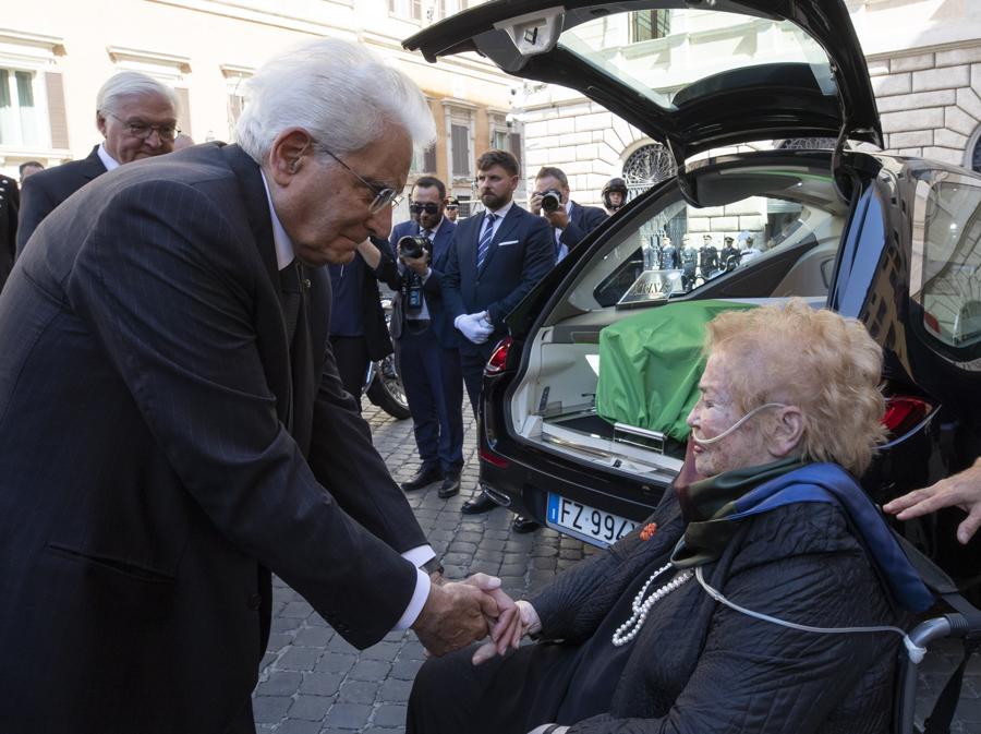 Sergio Mattarella  e Clio Maria Bittoni vedova di Giorgio Napoitano (Imagoeconomica)