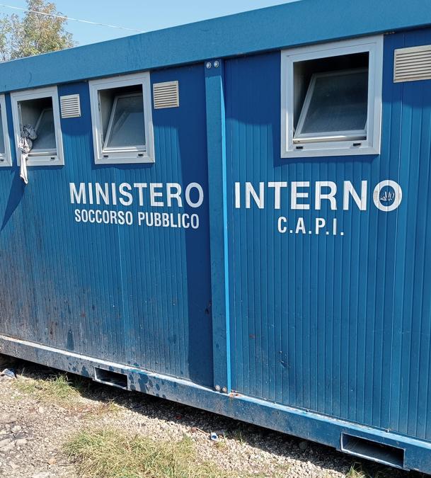 San Ferdinando, container nella tendopoli