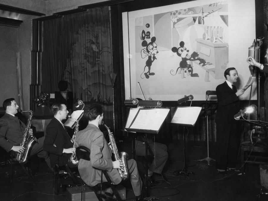 Registrazione audio per un cartone animato di Topolino  (Photo by Ewing Galloway/ullstein bild via Getty Images)