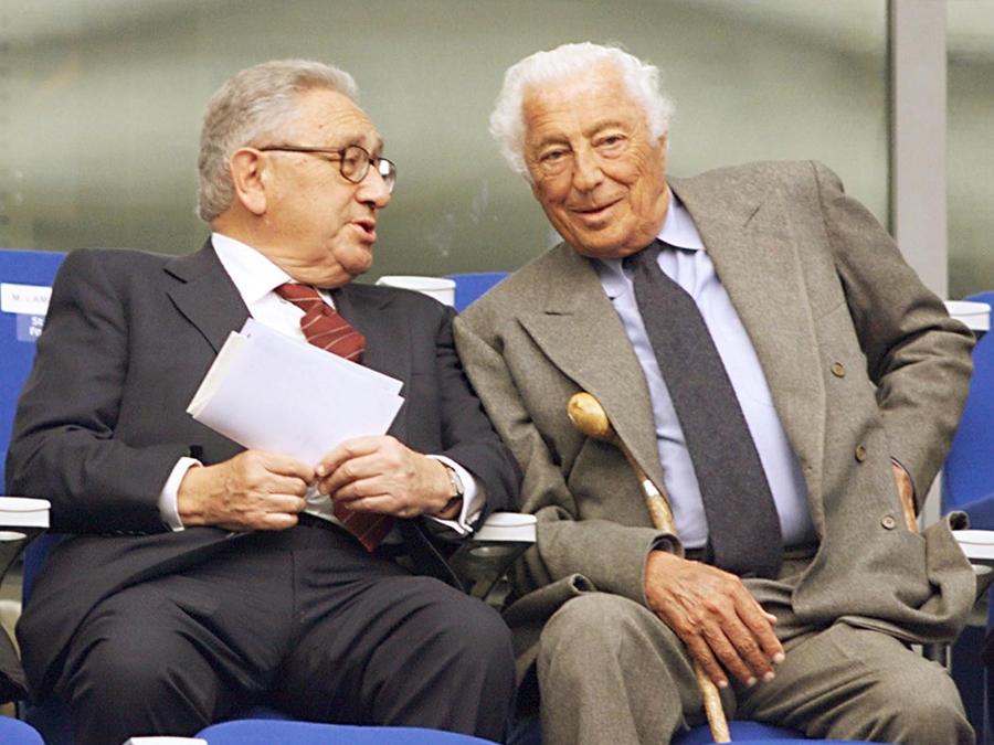  Gianni Agnelli con Henry Kissinger (ANSA - ARCHIVIO - GERARD JULIEN - CD)