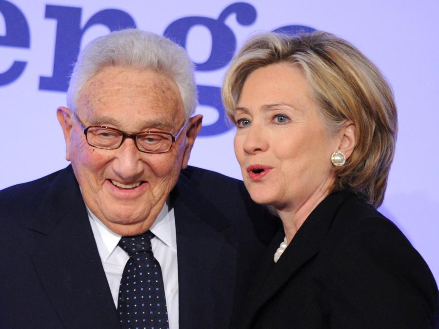 Hillary Clinton e Henry Kissinger   (EPA/RAINER JENSEN)