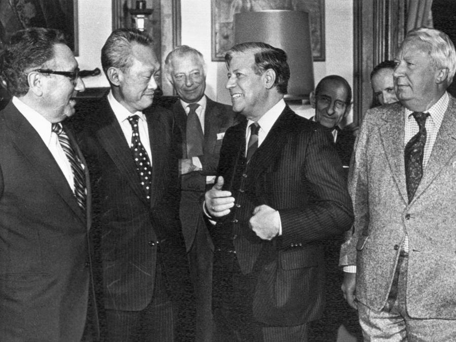 Henry Kissinger, Lee Kuan Yew, Gianni Agnelli, Helmut Schmidt ed Edward Heath a Bonn nel 1980. (ANSA)