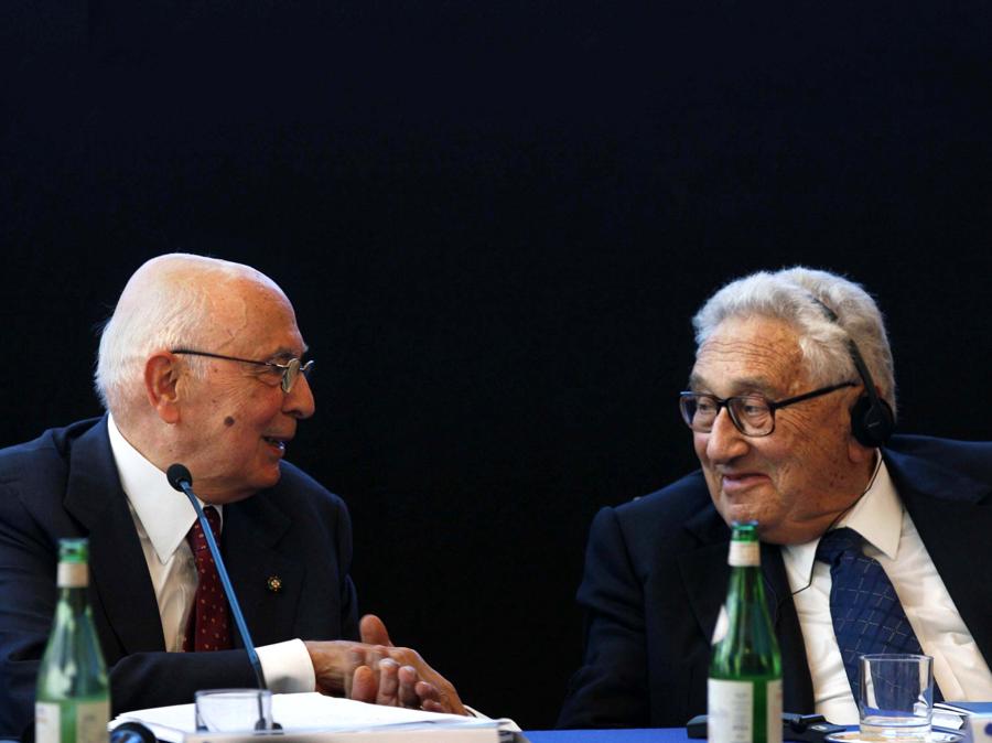 GIULIO NAPOLITANO e HENRY KISSINGER (Ansa)