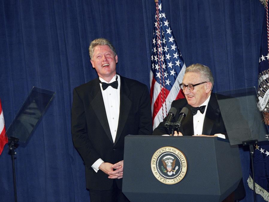Bill Clinton con Henry Kissinger  (AP Photo/J. Scott Applewhite)