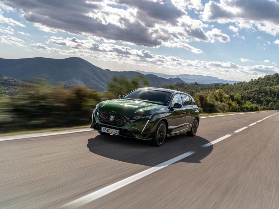 Nuova Peugeot 308 elettrica 
