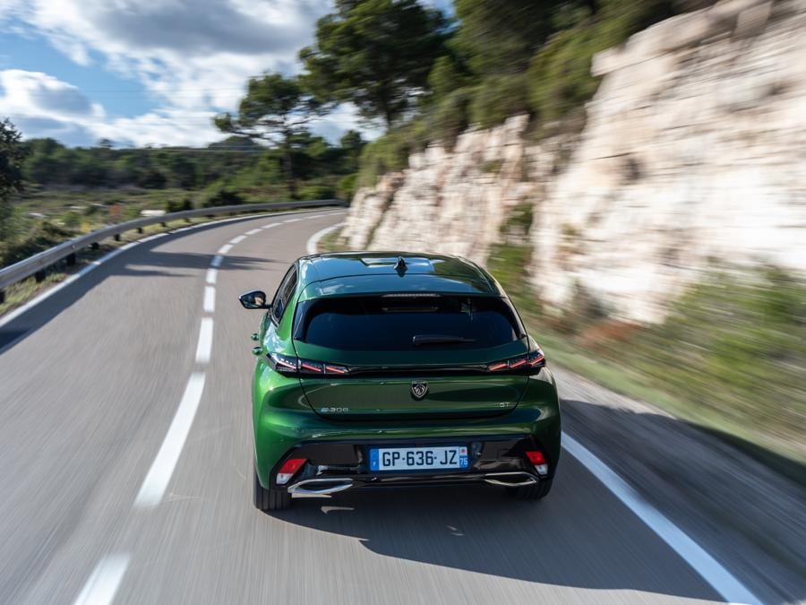 Nuova Peugeot 308 elettrica 