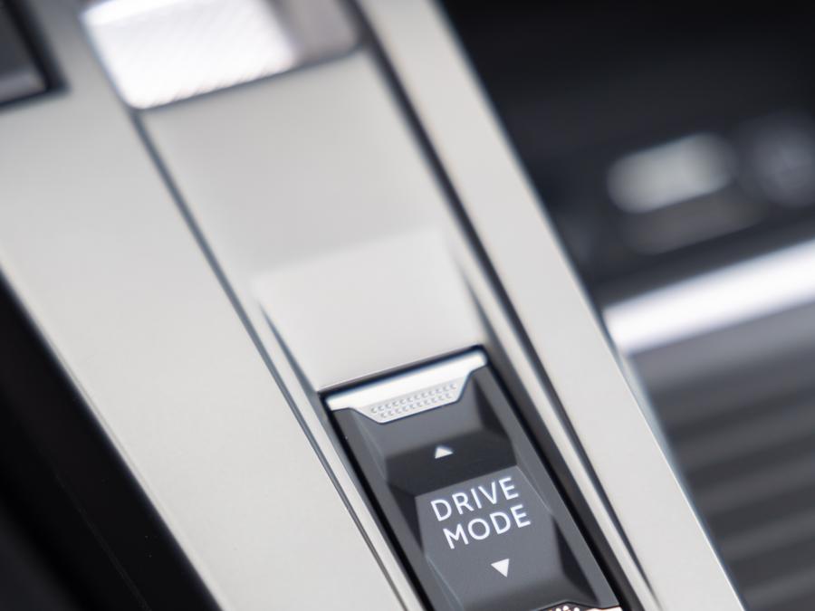 Nuova Peugeot 308 elettrica 