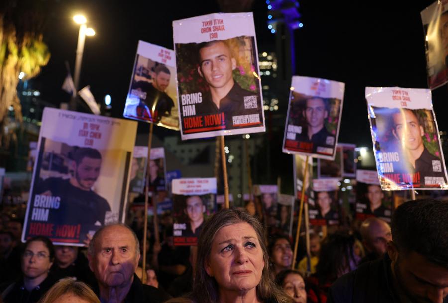 La manifestazione per il rilascio degli ostaggi trattenuti a Gaza. Tel Aviv.  (AFP)