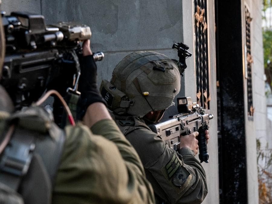 I soldati israeliani operano nella Striscia di Gaza. Israel Defense Forces/Handout via REUTERS