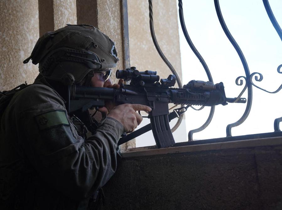Un soldato che opera nella Striscia di Gaza. (Photo by Israeli Army / AFP)