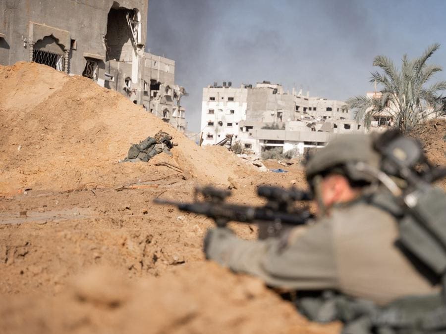 Un soldato che opera nella Striscia di Gaza. (Photo by Israeli Army / AFP)