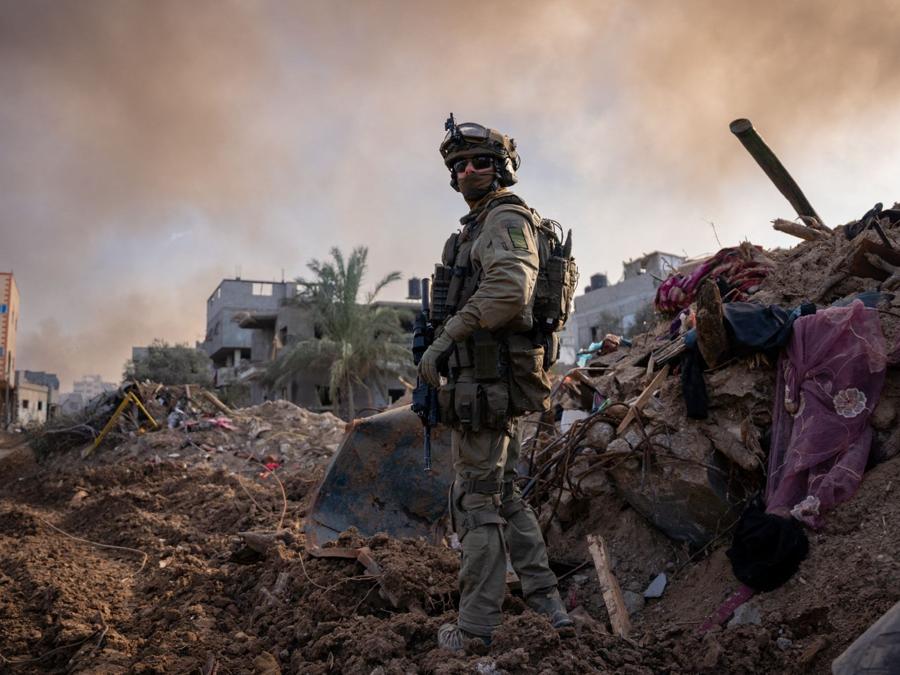 Un soldato che opera nella Striscia di Gaza. (Photo by Israeli Army / AFP)