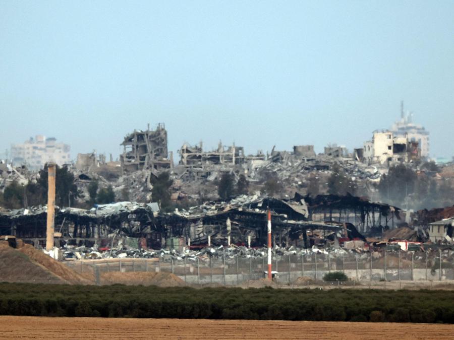 La distruzione nel nord di Gaza derivante da settimane di bombardamento israeliano del territorio palestinese. (Photo by JACK GUEZ / AFP)