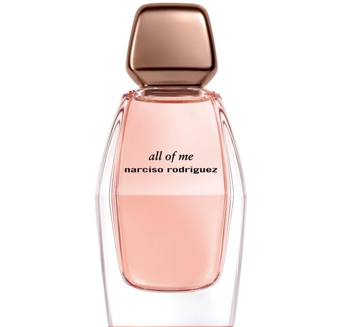 All Of Me di Narciso Rodriguez, un profumo multisfaccettato che reinterpreta la femminilità per le nuove generazioni. La nota di testa è Magnolia, su un cuore di Rosa e Geranio Bourbon. 
