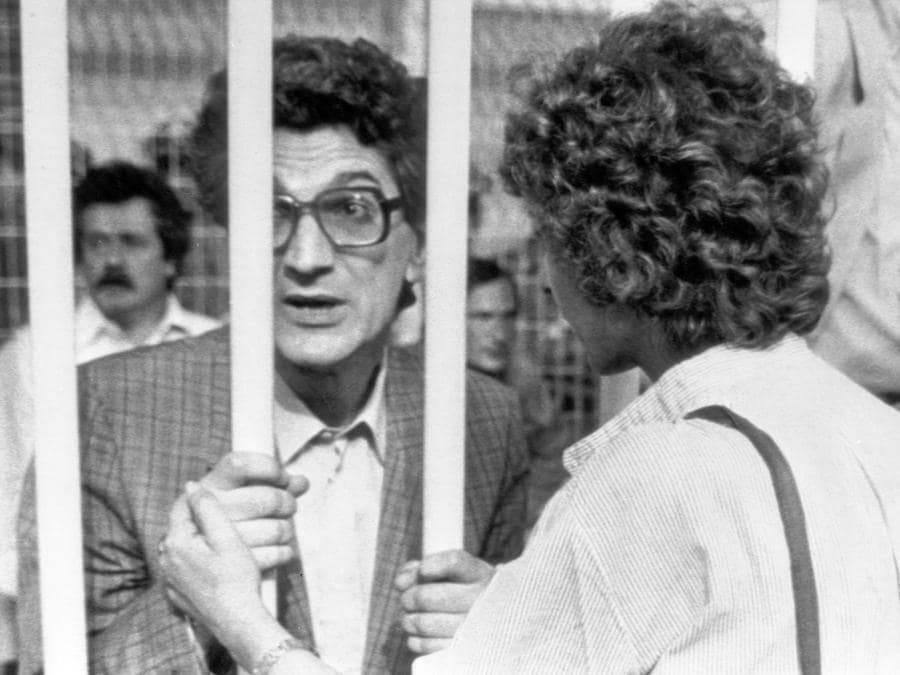 Toni Negri con Emma Bonino nell’aula del tribunale di Roma, 1° luglio 1983. ANSA/OLDPIX