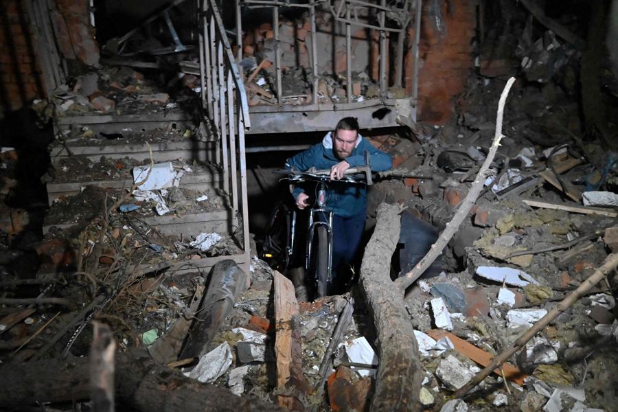 Un edificio danneggiato a Kharkiv. (AFP)