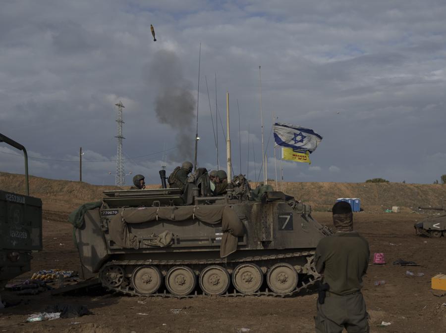  (AP Photo/Leo Correa) 