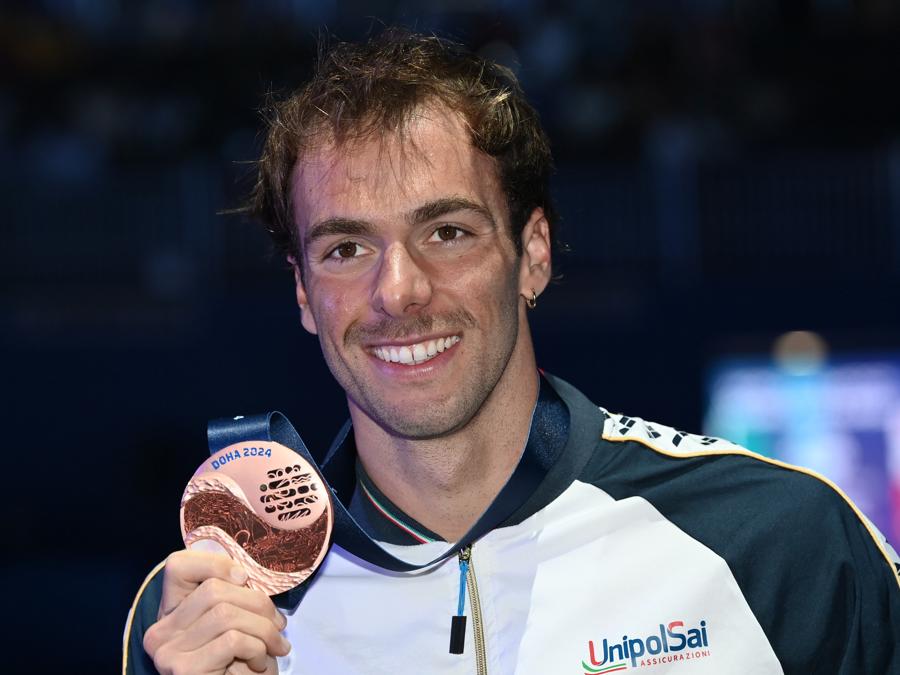 14 febbraio 2024 - Gregorio Paltrinieri (Italia) terzo classificato vince la medaglia di bronzo nella finale degli 800 metri stile libero maschile durante i Campionati mondiali di nuoto Doha 2024. (Photo by Gian Mattia D'Alberto / LaPresse)