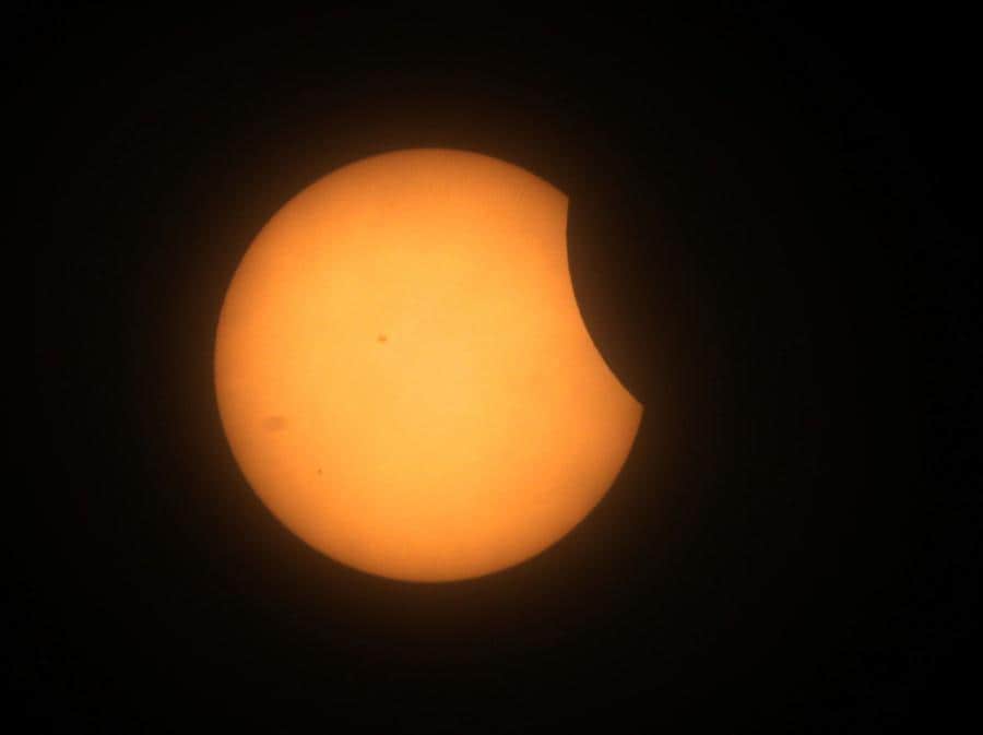 Un’eclissi solare parziale osservata da Mazatlan, in Messico. REUTERS/Henry Romero