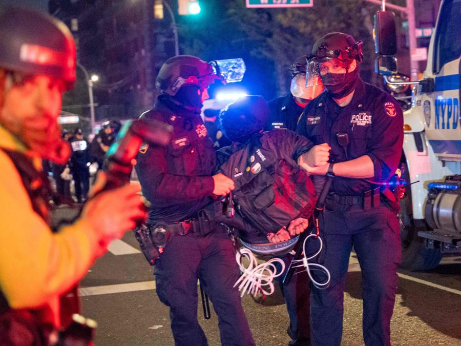 L’irruzione della polizia alla Columbia University di New York. (AFP)