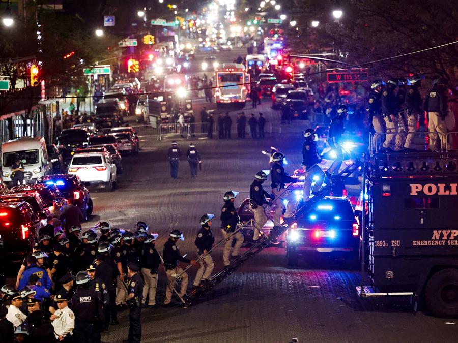 L’irruzione della polizia alla Columbia University di New York. (Reuters)