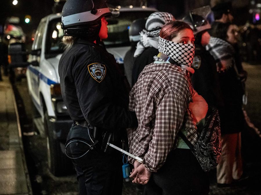 L’irruzione della polizia alla Columbia University di New York. (AFP)